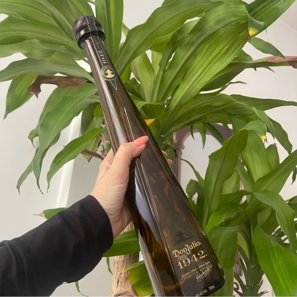 🍾 Empty 750ml Don Julio 1942 Bottle - Sleek and Sophisticated Design 🎨 - Picture 7 of 7